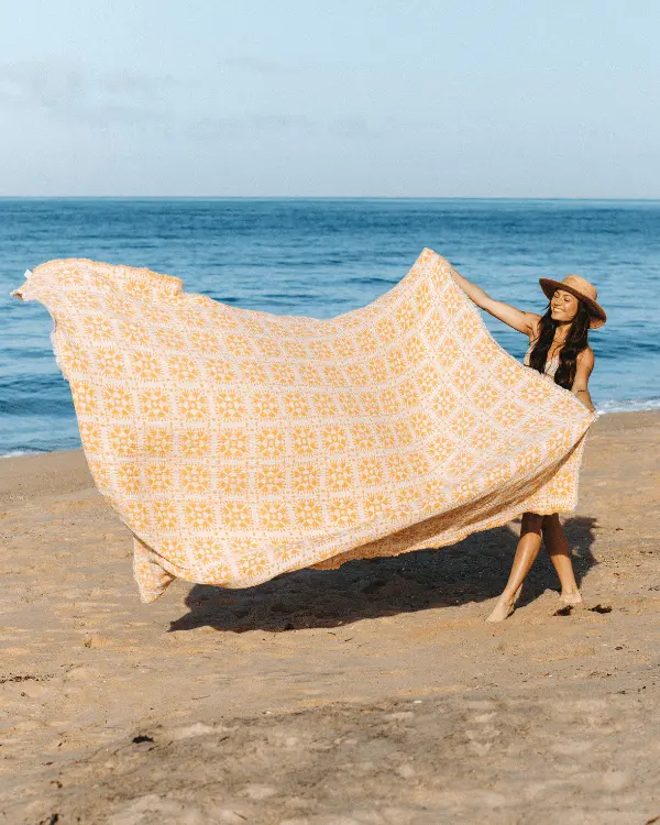 Yarrow - PARTY BLANKET | Sand Cloud - Image 5