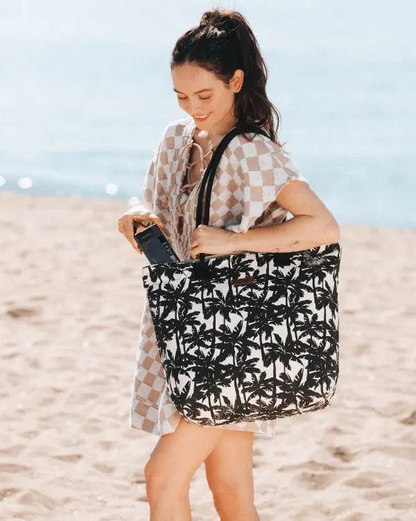 Alternative view of Palm Beach Tote | Sand Cloud